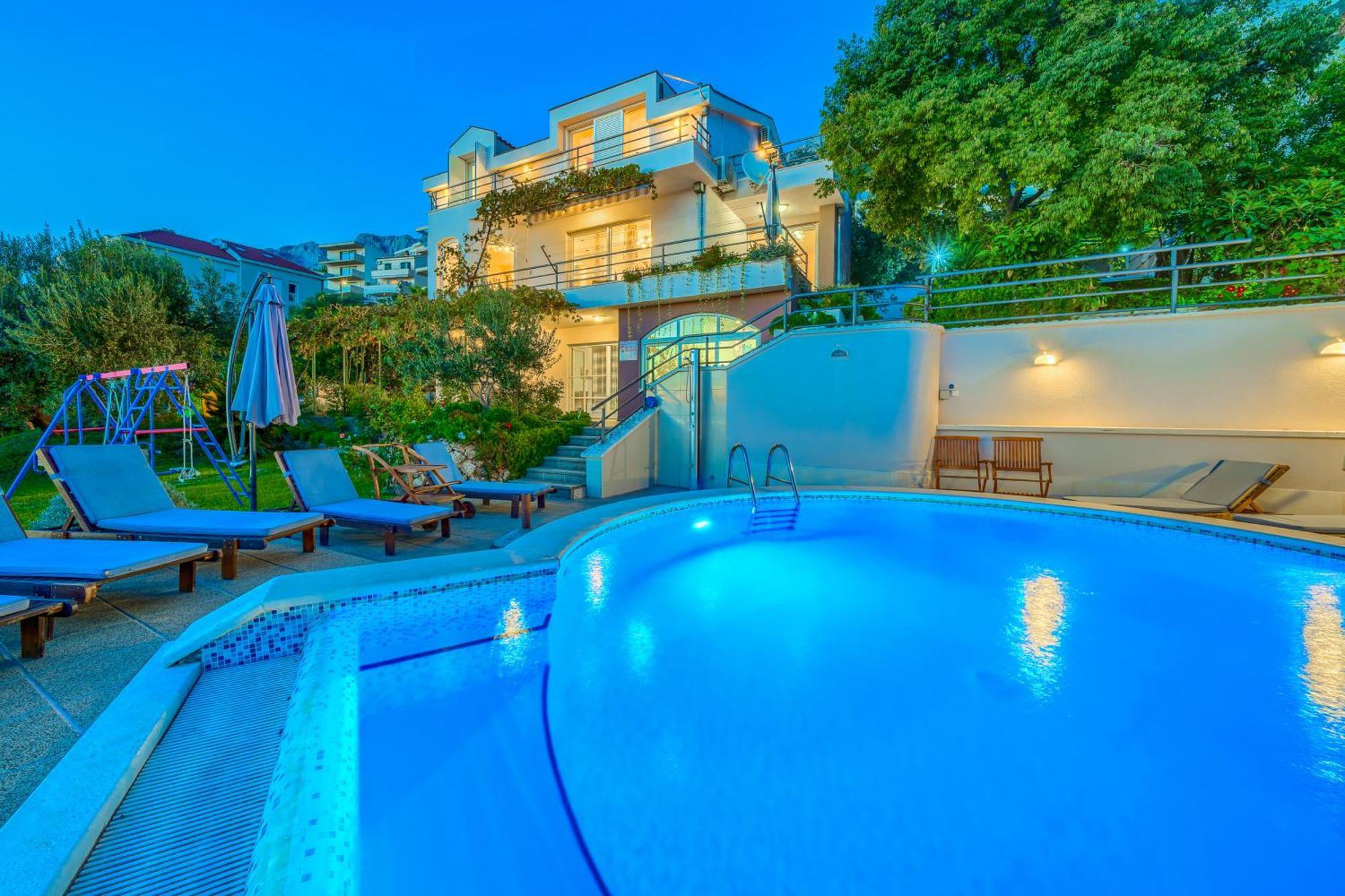 5 Bedroom Family In Makarska, Heated Pool And Jacuzzi Вилла Макарска
